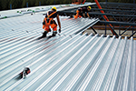 Større arbeidssikkerhet med Ruukkis løfteverktøy og sikkerhetsline for selvbærende takplater