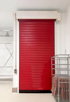 Et bilde som inneholder bygning, rød, dørAutomatisk generert beskrivelse