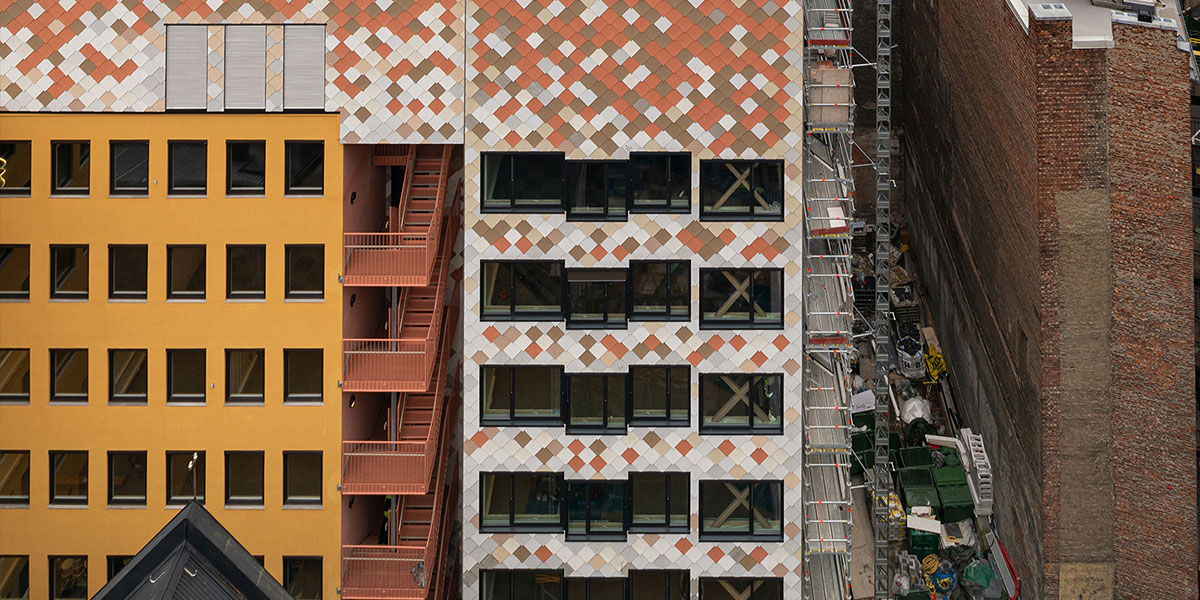35 år gamle fasadeplater gir nytt liv til 50-tallsbygg