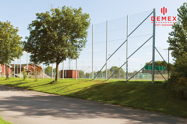 De-Fence ballbanegjerde