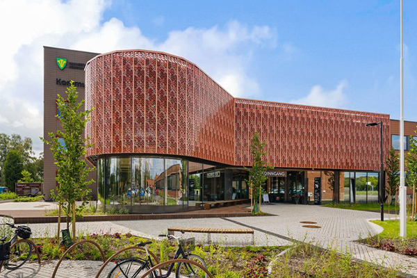 Den første sunbreak-fasaden, Nannestad Kommunehus 2023