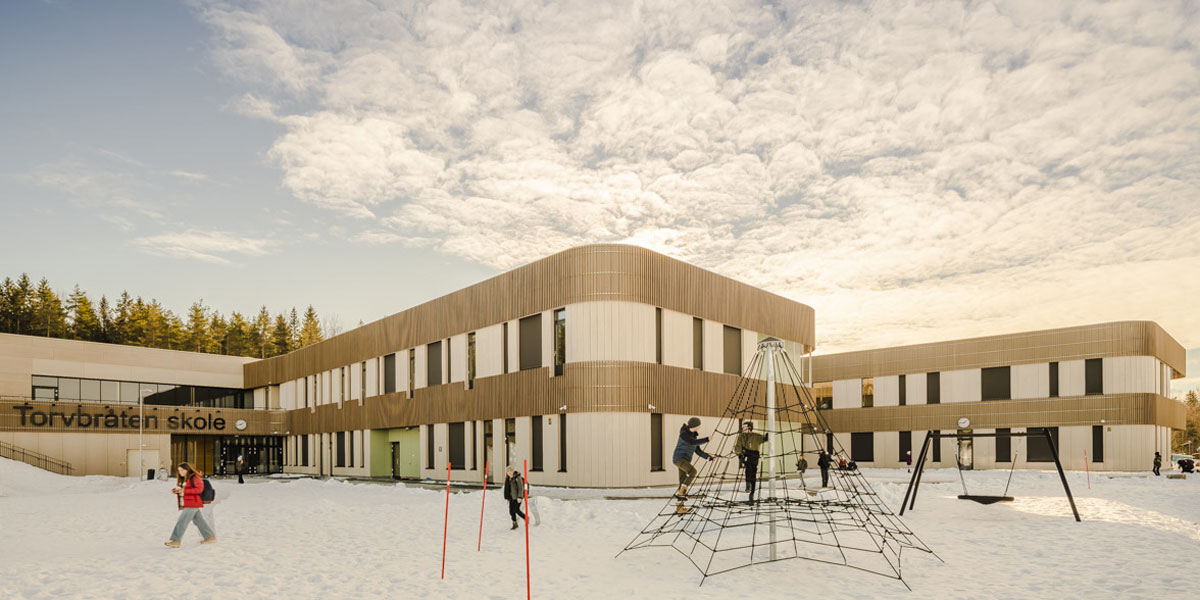 Fasade med særpreg  på prisvinnende skole i Slemmestad