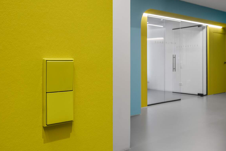 LS 990: Designklassikere blant brytere i Les Couleurs Le Corbusier