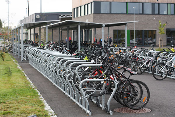 Plasseffektivt sykkelstativ med plass til 26 sykler på 5 meter stativ!