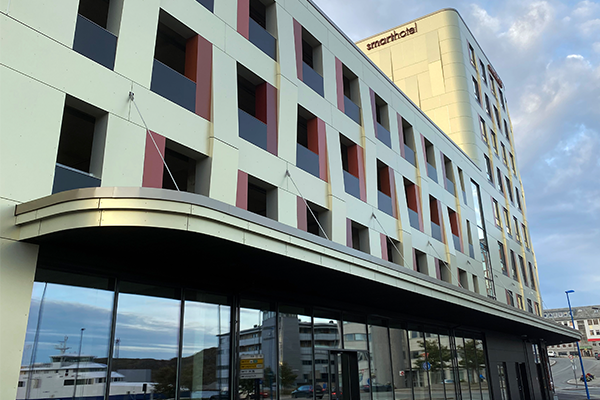 SFS har levert komplett utlektingssystem til fasaden på det nye flotte Smarthotell Bodø