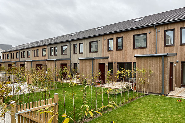 Superwood fasadekledning gir fargespill og bærekraft til Malmø